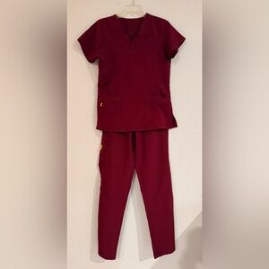 WonderWink Women's Burgundy Scrub Set - V-Neck Top & Drawstring Pants